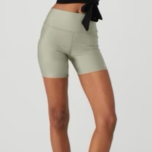 Alo 
5" Airlift Energy Short Limestone XS